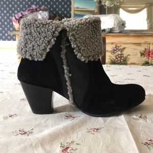 Ted&Muffy Black Suede & Leather lined Bootie
